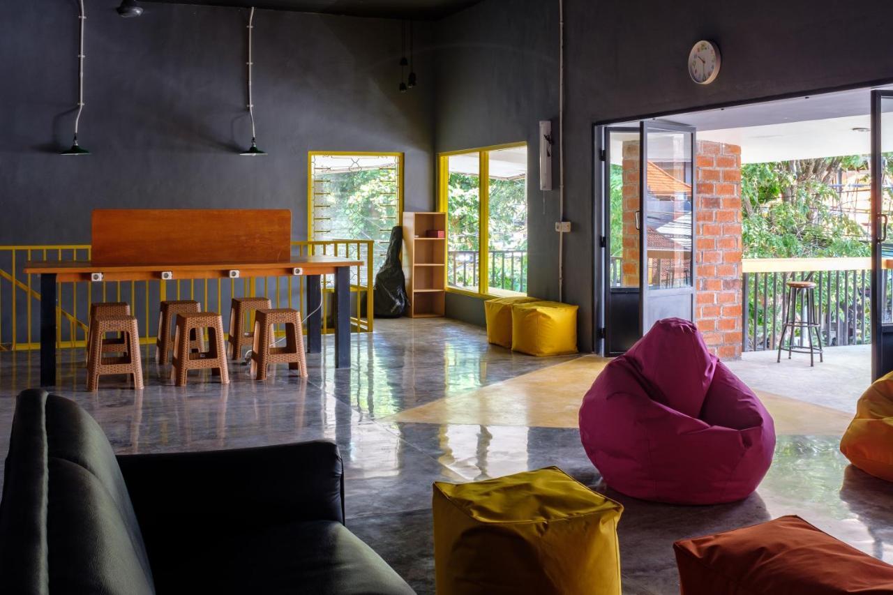Kumpul Hostel Kuta Legian Eksteriør bilde
